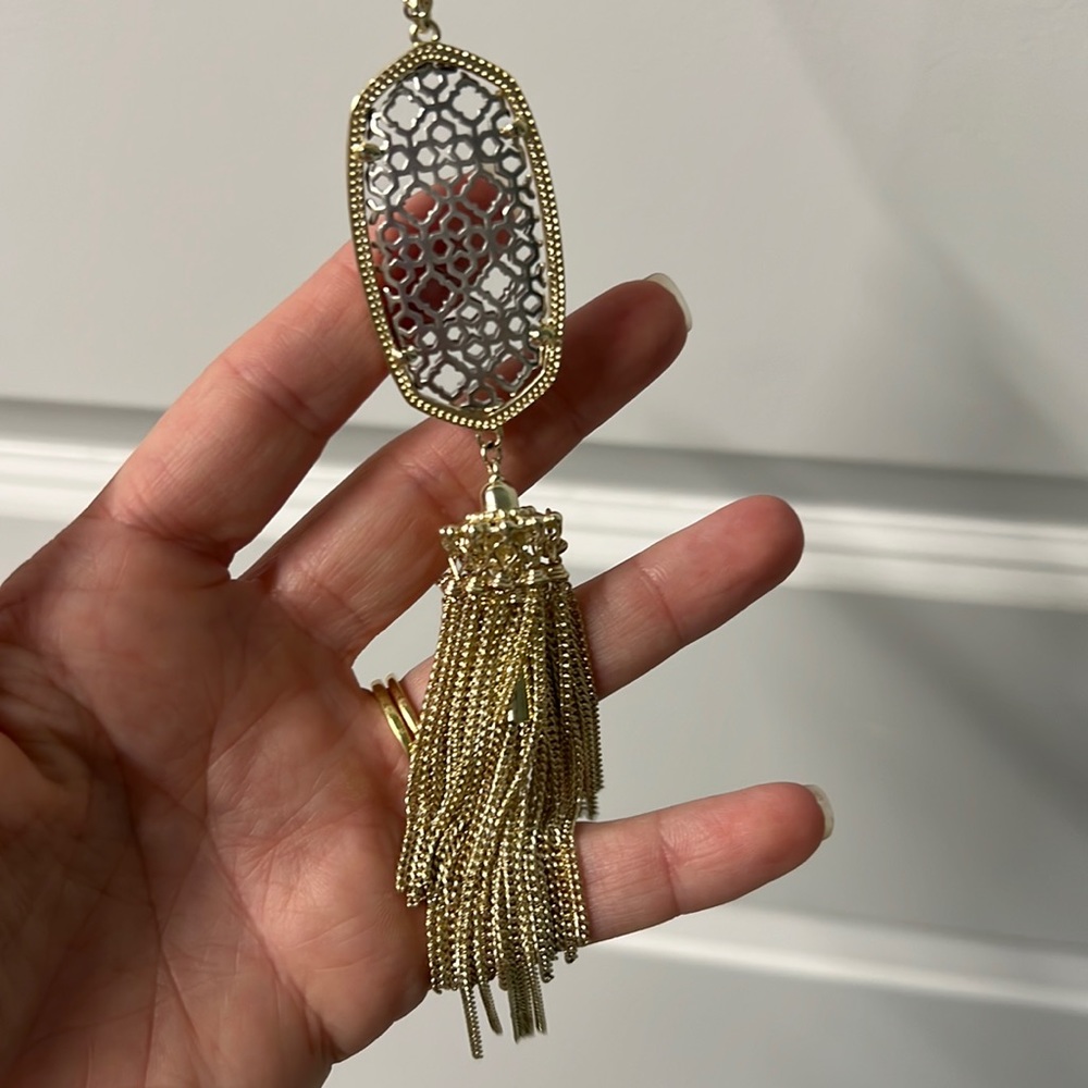 Kendra Scott necklace and earrings